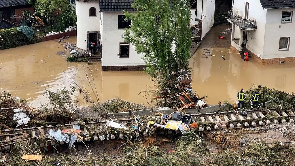 Sch\u00e4den nach Unwetter in Deutschland