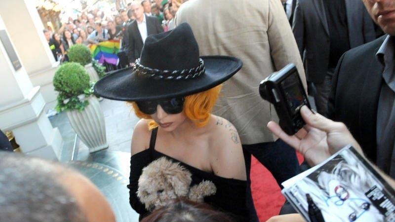 Lady Gaga und Hund: Ankunft in Wien