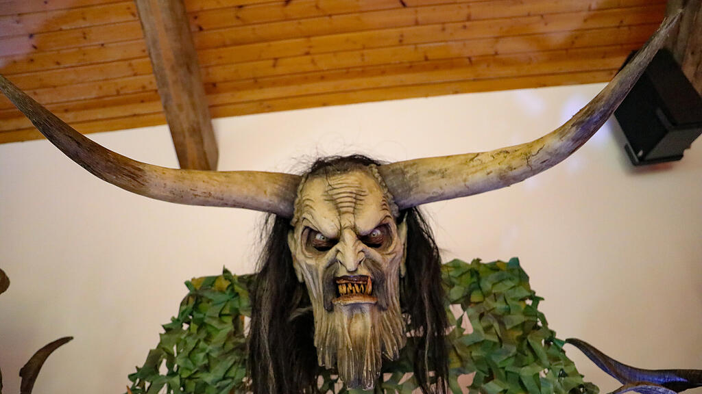 13. Maskenausstellung der Maxglaner Teufeln