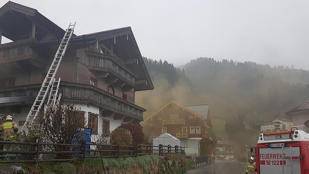 Morgendlicher Feuerwehreinsatz in Neukirchen.