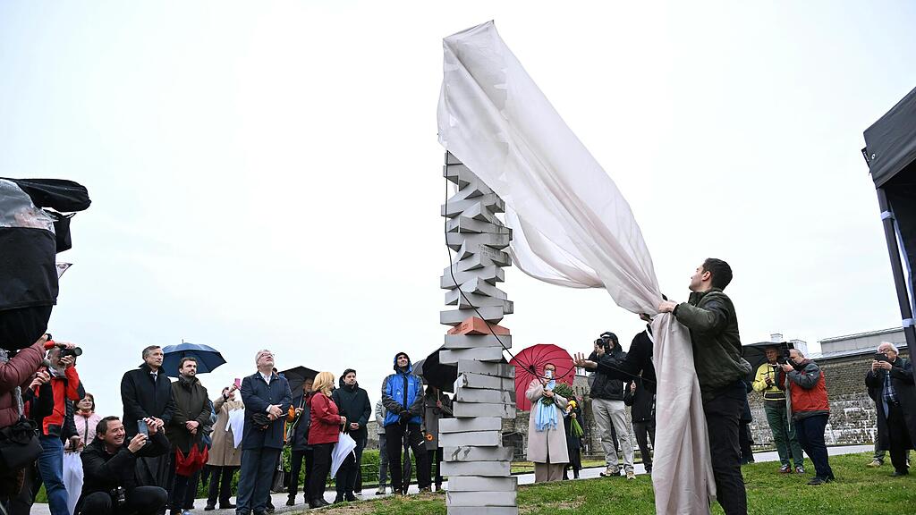 ENTHLLUNG DER AUSSENLAGER-STELE AM AREAL DER KZ-GEDENKSTTTE MAUTHAUSEN