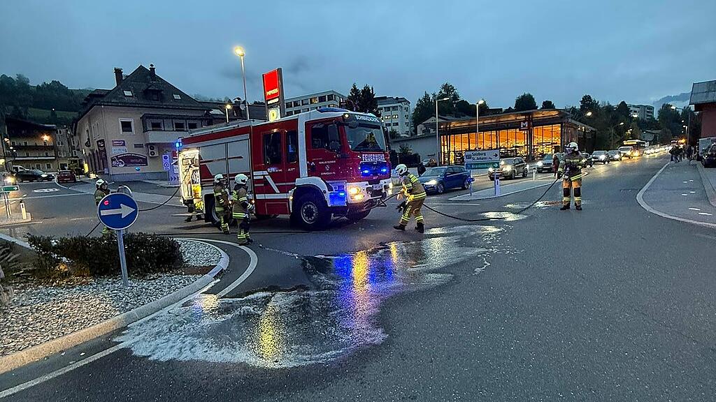 Unfall Kreisverkehr Schwarzach