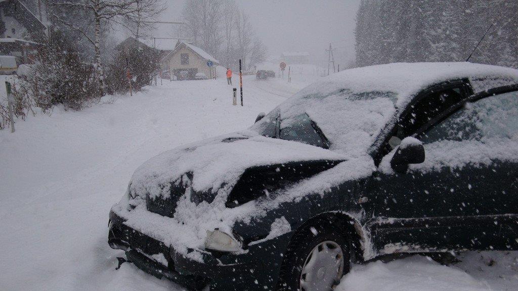 Schnee: Crash in Ebenau