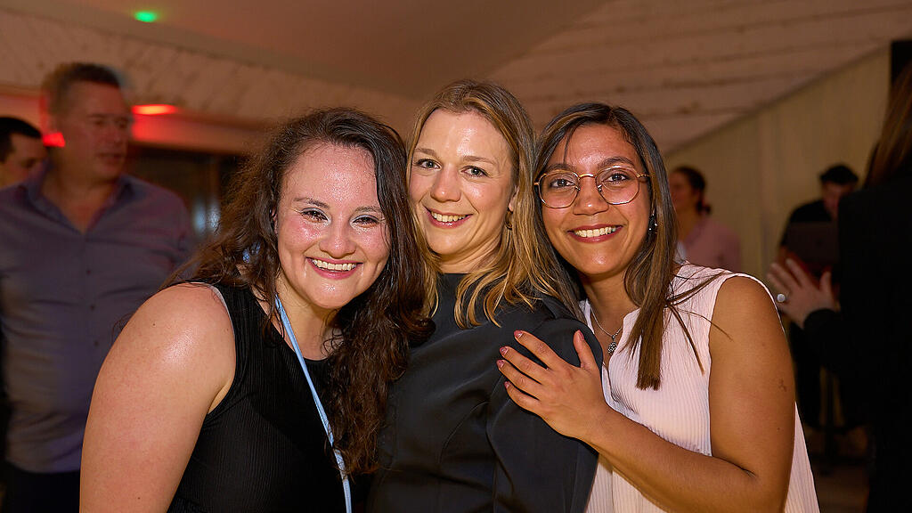 \u00dc30 DE LUXE SINGLE PARTY