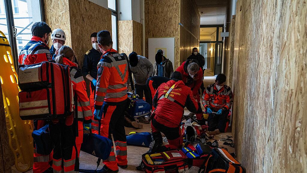 Wien: Arbeiter in Aufzugsschacht abgestürzt