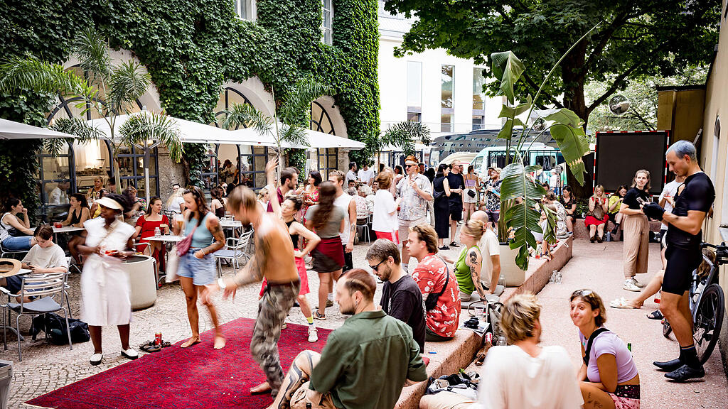 feierabend – Open-Air DJ-Set im Rupertinum