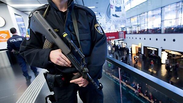 Illegale Ein- und Weiterreise von etwa 25 Fremden gefördert