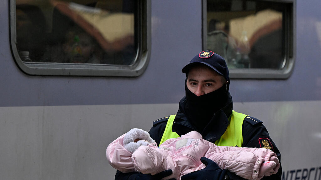 Ukraine-Krieg, Tag 12: Flüchtlinge kommen in Polen an
