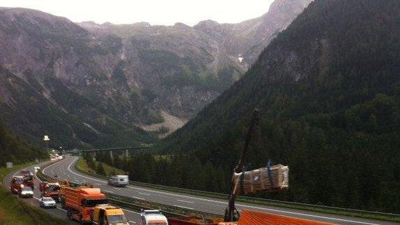 Lkw-Bergung auf A10