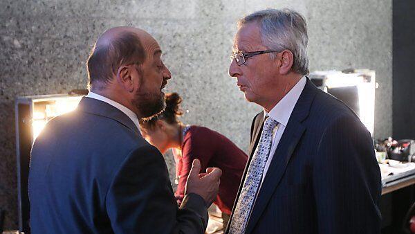 Juncker leicht im Vorteil gegenüber Schultz