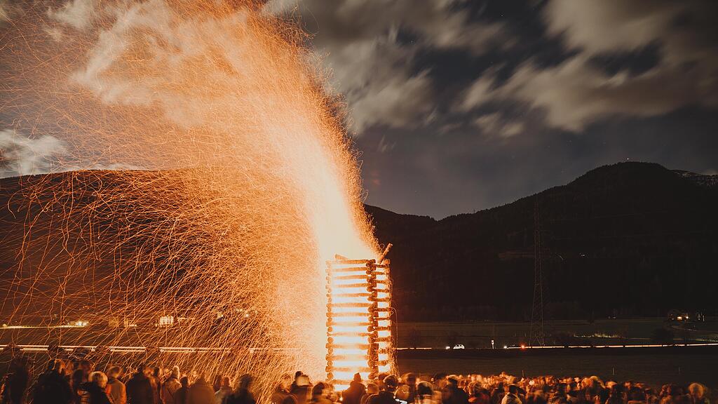 Osterfeuer im Lungau