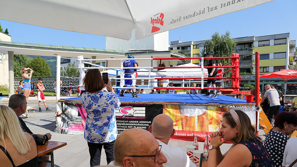 20230826_fmt_Boxen_vor_der_Kirche_mw-28.jpg
