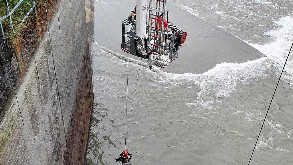Raftingboote auf Salzach gekentert