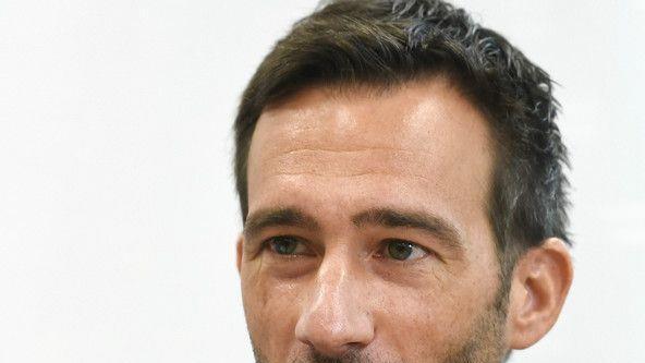 Abbiegen bei Rot: Bilder der Pressekonferenz