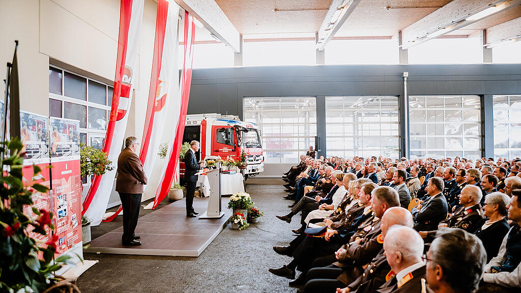 Kommando\u00fcbergabe im Landesfeuerwehrverband