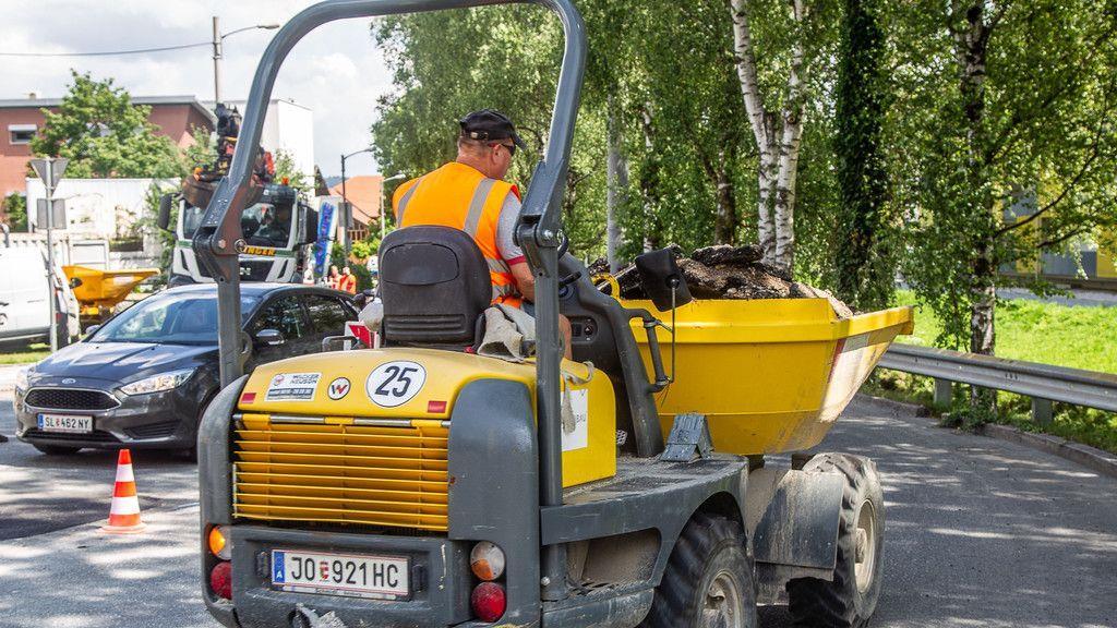 Bauarbeiten für Kreisverkehr in Maxglan