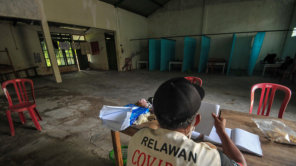 Indonesien, Sepat, Spukhäuser