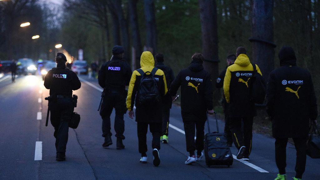 Bomben detonieren an BVB-Bus