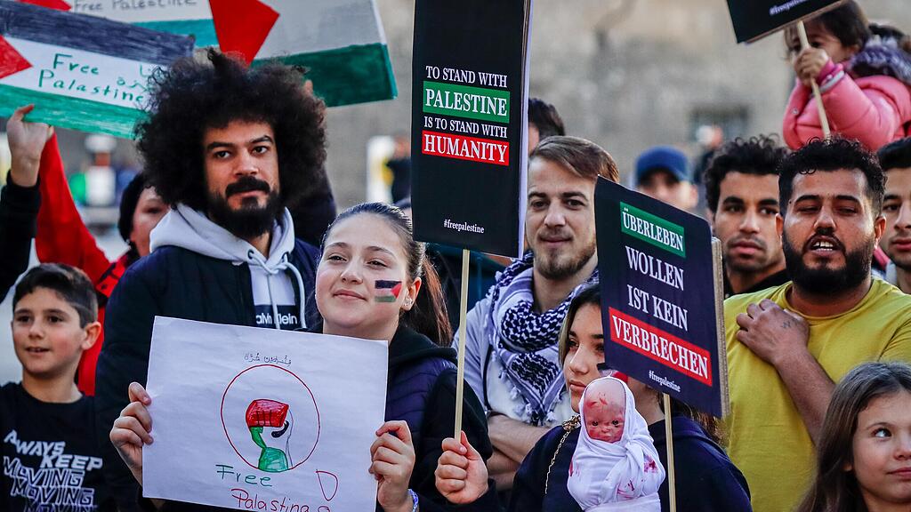 Demo in Salzburg f\u00fcr Bewohner von Gaza