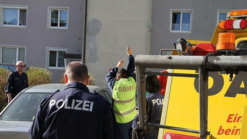 Großfahndung nach Überfall in Hallein I