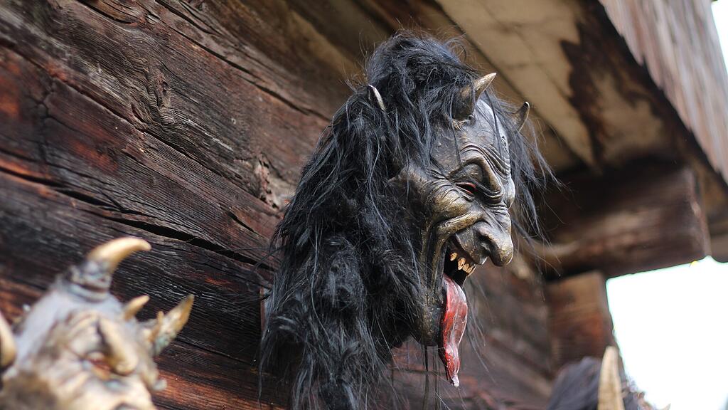 Maskenausstellung "Grossarler Gschlacht"