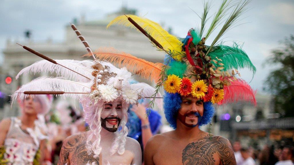 Life Ball 2014: Erste Gäste am Magenta Carpet (Kostüme)
