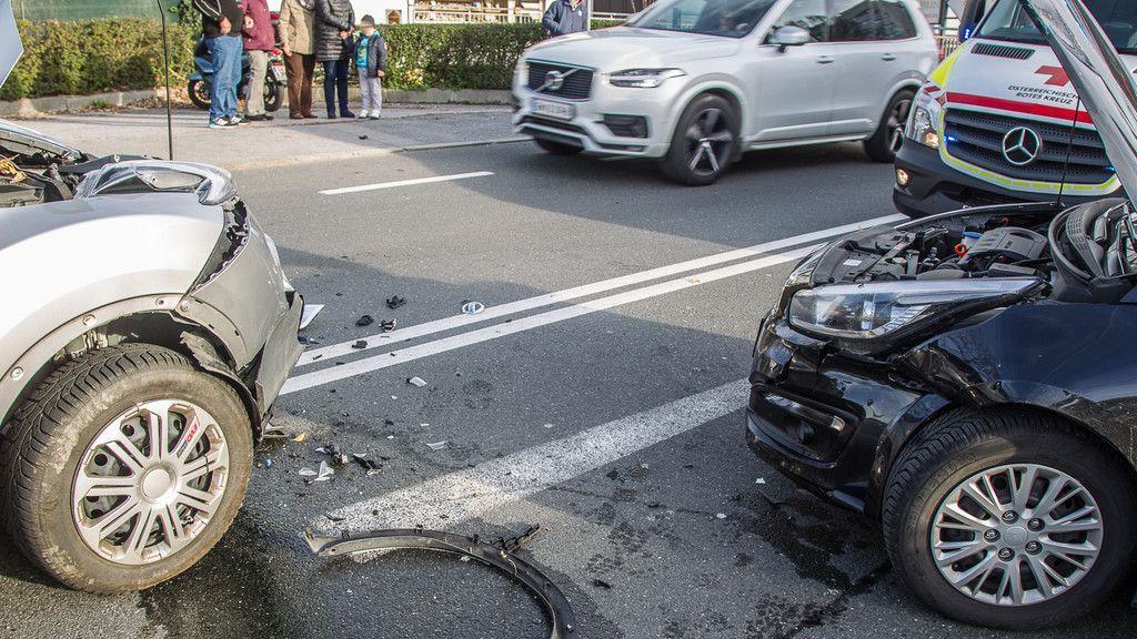 Pkw-Kollision auf der Münchner Bundesstraße