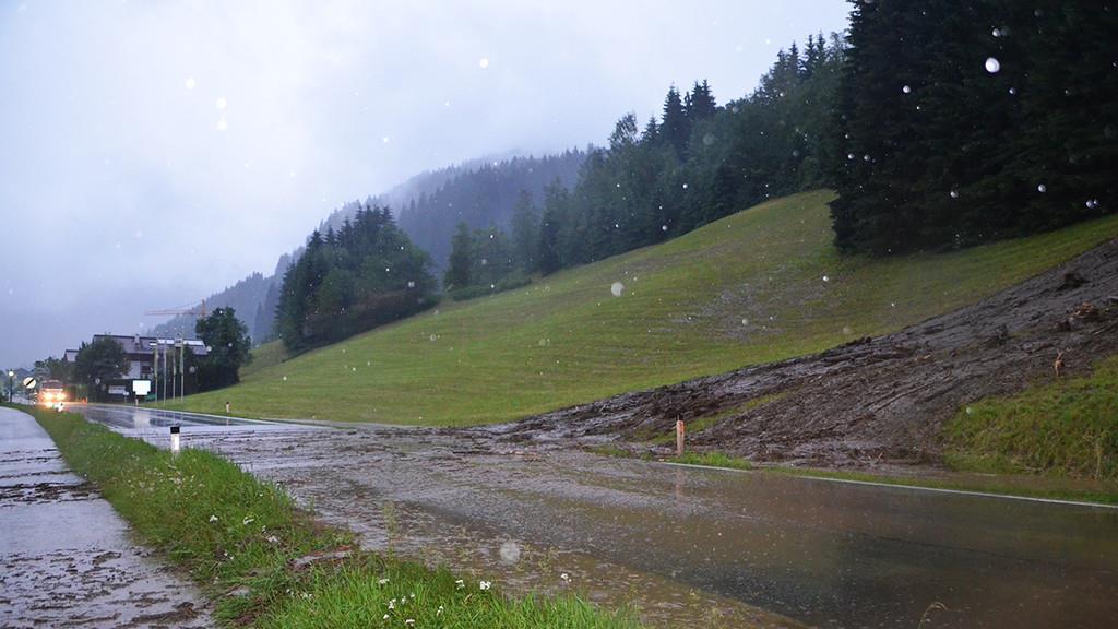 Feuerwehren nach Starkregen im Pongau im Einsatz