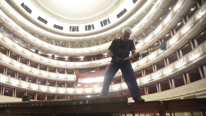 Umbau in der Staatsoper für den Opernball 2014