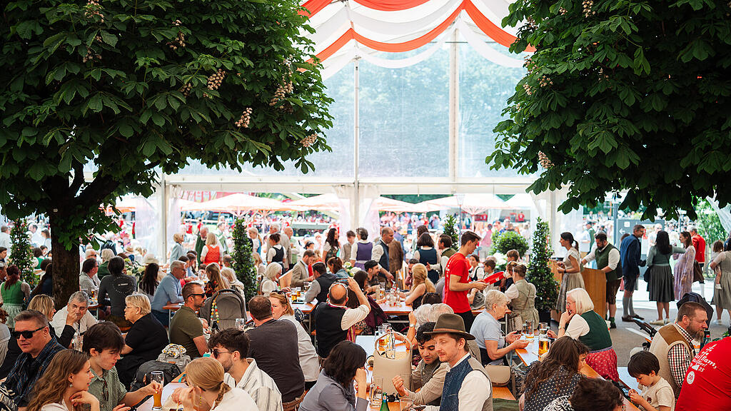 Maibaumaufstellen Stiegl-Brauwelt