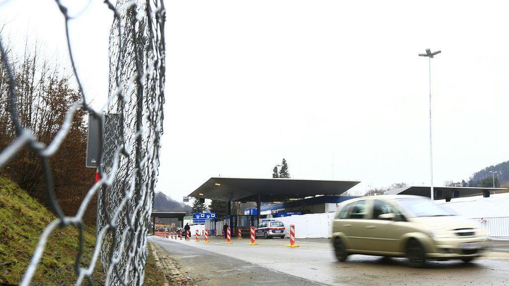 "Alte" Grenze Spielfeld wieder für Pkw passierbar
