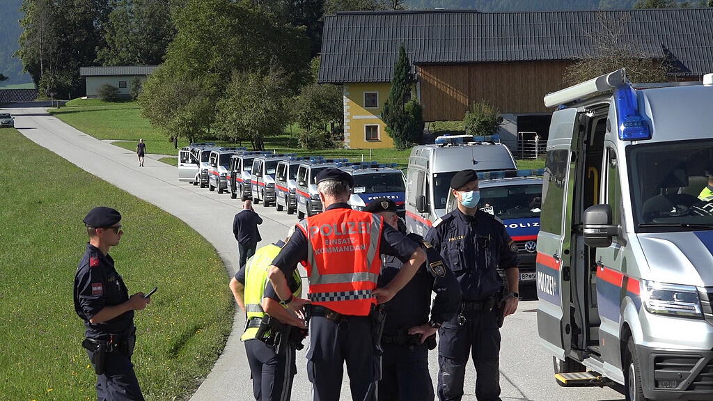 Polizeigro\u00dfeinsatz in Bad Vigaun