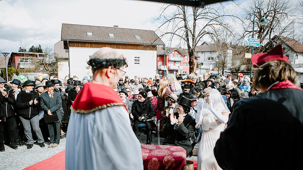 Verkehrte Hochzeit, Kirche