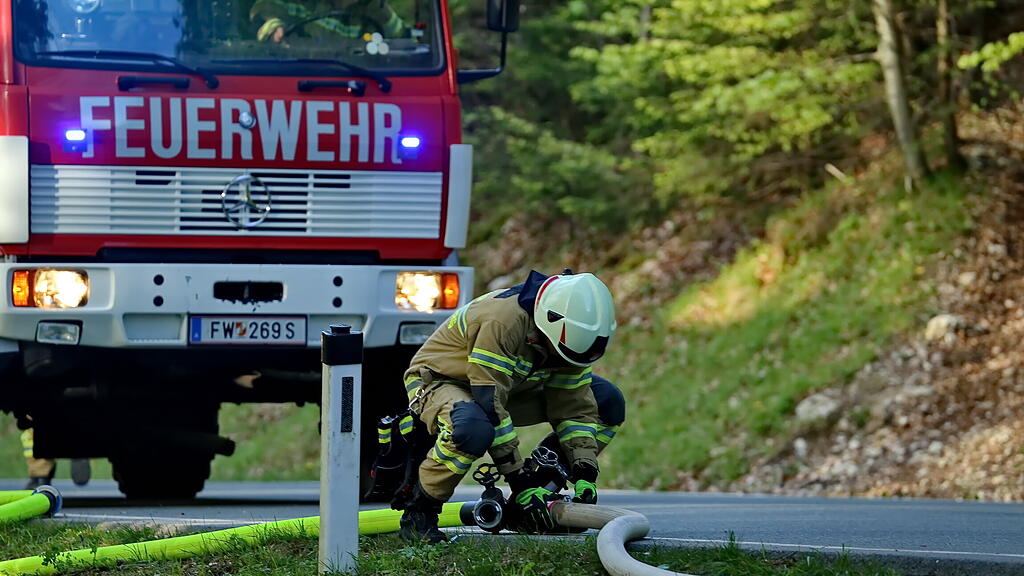 Feuerwehr\u00fcbung in Guggenthal II