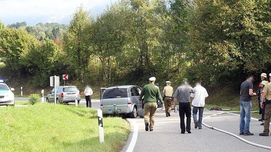 Trümmerfeld nach Frontalcrash