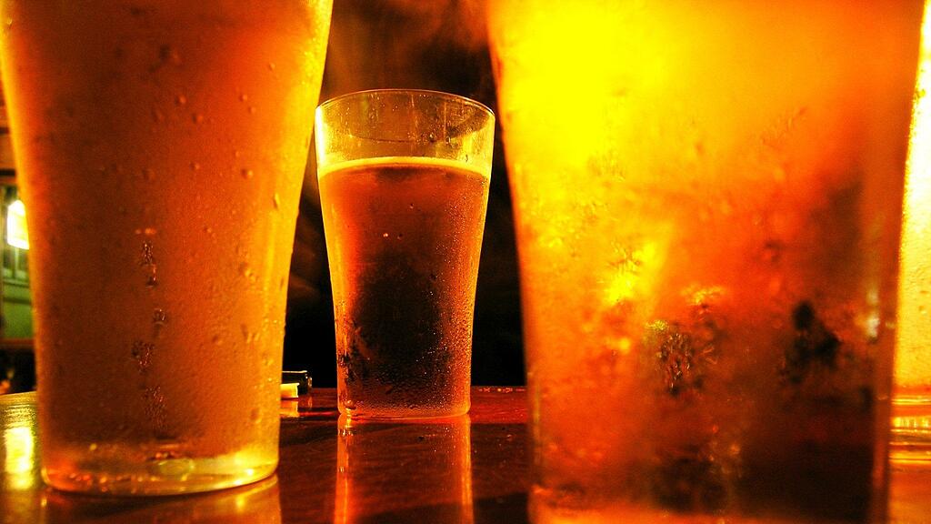 Bier: Auch ohne Wirkung von Alkohol wird Glückshormon ausgeschüttet.