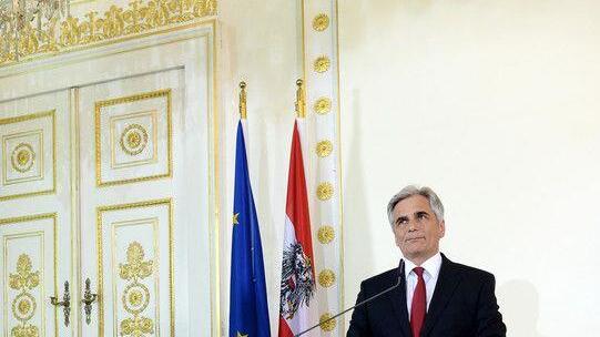Werner Faymann legt alle Ämter zurück