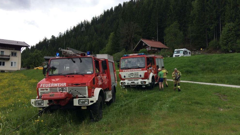 Traktor rutscht in Neukirchen ab