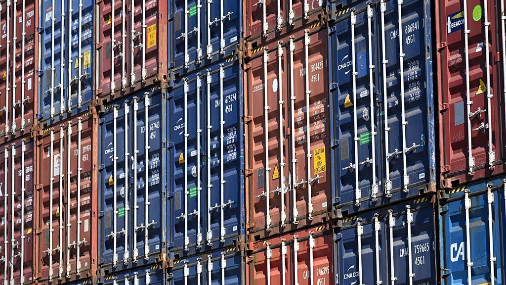 Container über Container - Zölle über Zölle: Jetzt wohl einmal Pause