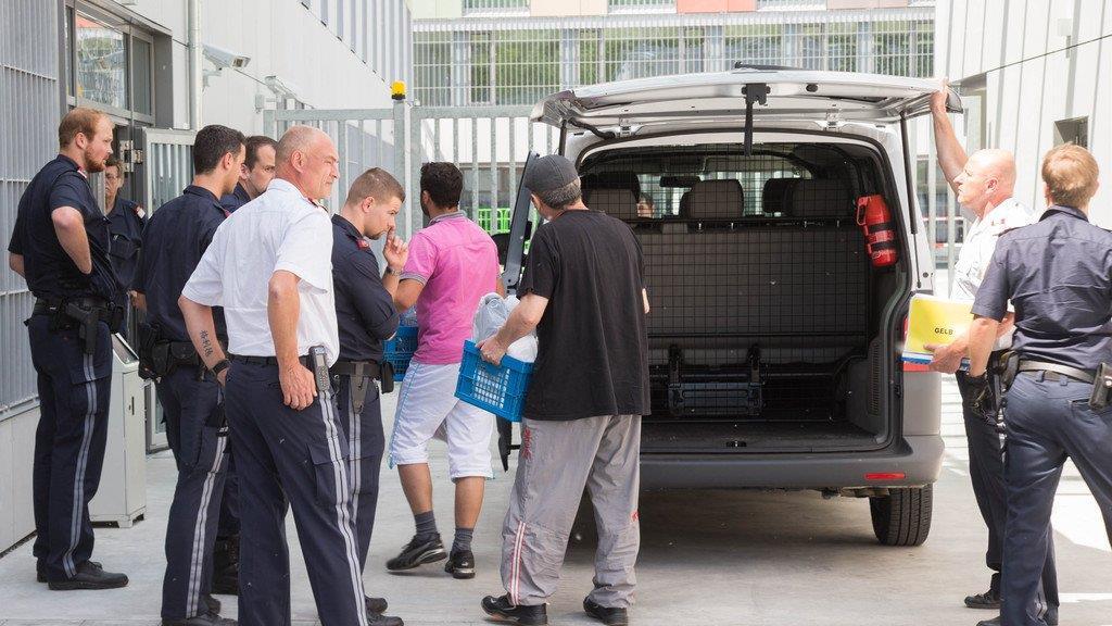 167 Häftlinge siedelten in neues Gefängnis Puch-Urstein um