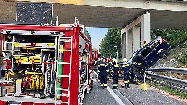 Spektakulärer Unfall - Der Lenker wurde verletzt