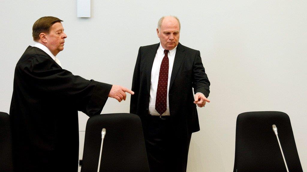 Auftakt im Prozess gegen FC Bayern-Präsident Uli Hoeneß