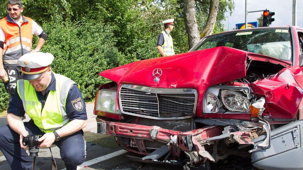 Fünf Verletzte bei Auffahrunfall in Münchner Bundesstraße