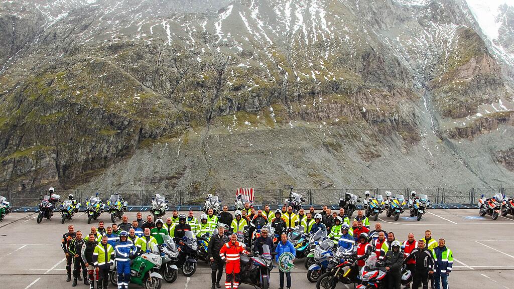 Dutzende Polizisten gaben am Glockner Gas.