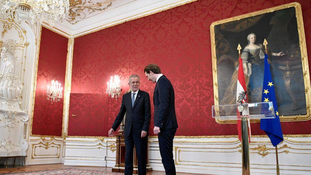 Van der Bellen beauftragt Kurz mit Regierungsbildung