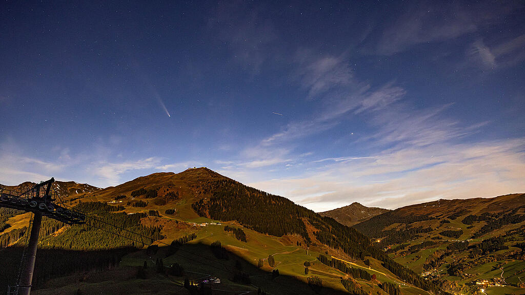 Super-Vollmond und Komet