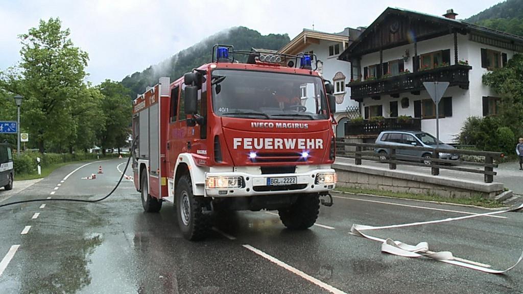 Aufräumarbeiten in Marktschellenberg