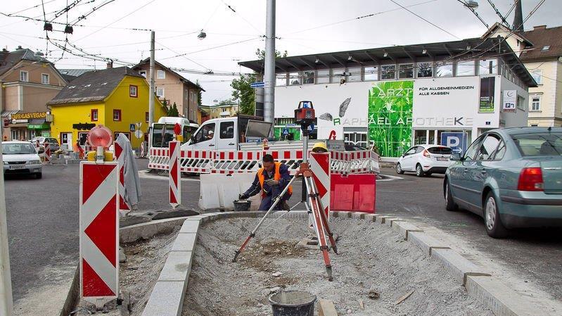 Kreisverkehr am Hans-Schmid-Platz