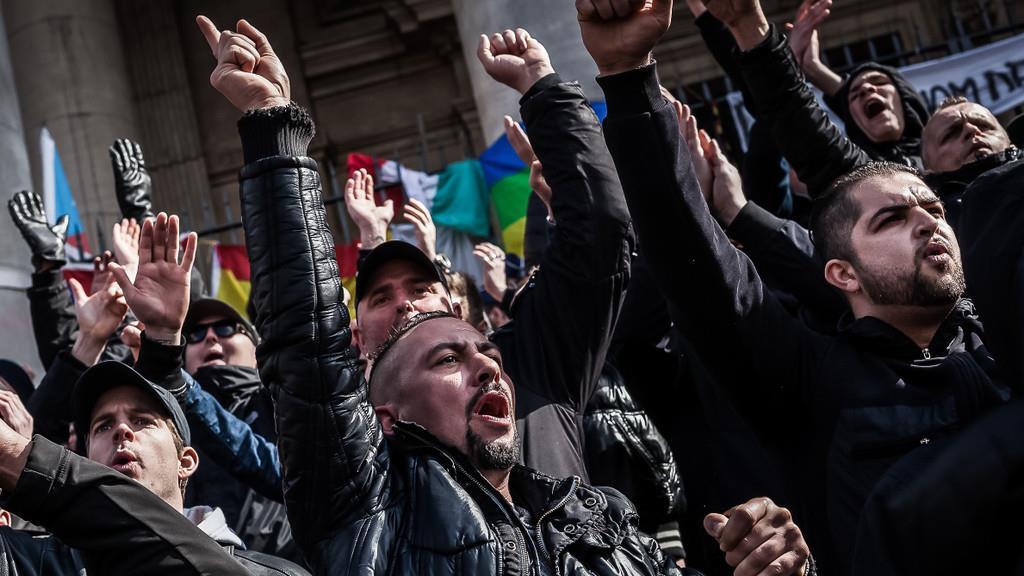 Hooligans randalieren in Brüssel