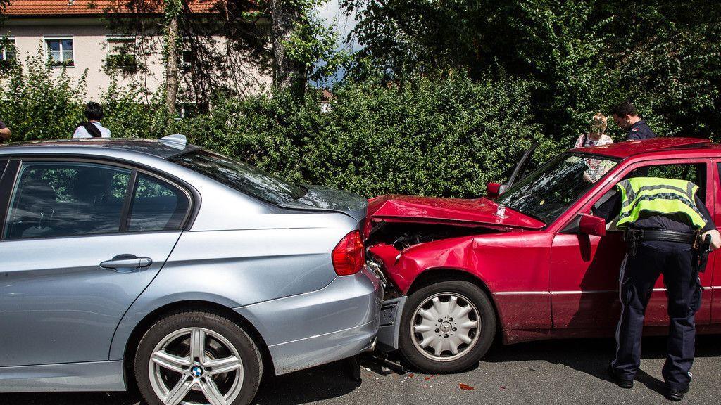 Fünf Verletzte bei Auffahrunfall in Münchner Bundesstraße